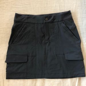 Athleta Trekkie cargo skort